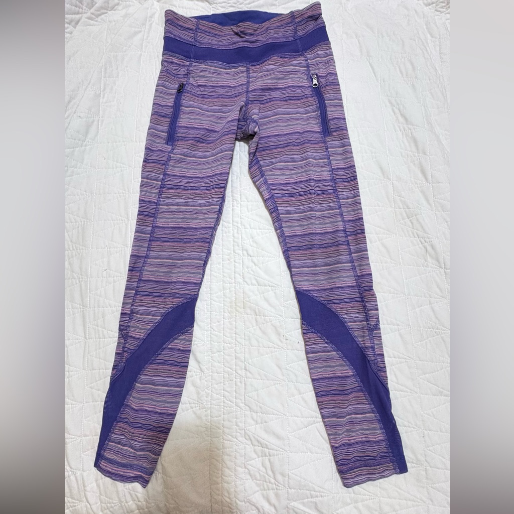 Lululemon Capri Leggings Sz 4 Purple Wave Print Zip Pockets Athletic Yoga Pants